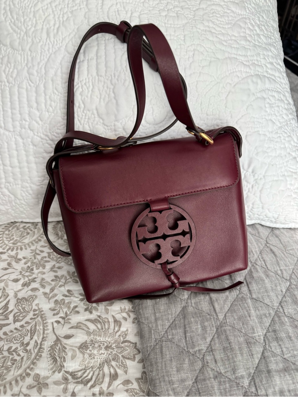 Tory Burch Women's Leather Crossbody Bag in Burgundy